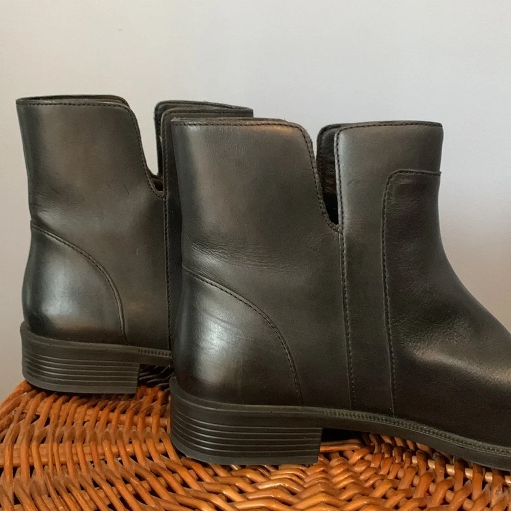 Umberto Rafini Black Leather Upper Furry Lined Ankle Boot Size 39 US Siz…